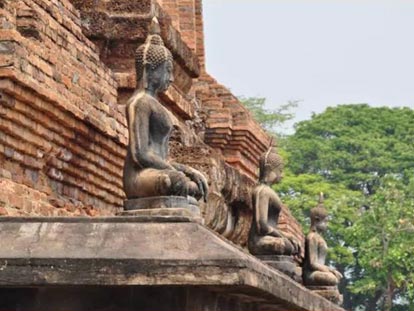 Sitting Buddha figures at base of pagoda