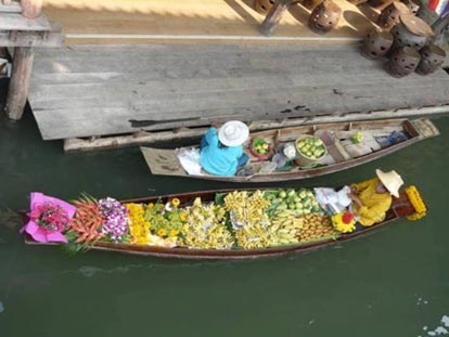 colourful shop boats in Phitsanulok