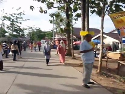 Hat Yai festival with people walking through market