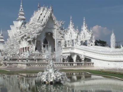 Front view of the White Temple (Wat Rong Khun) in Chaing Rai